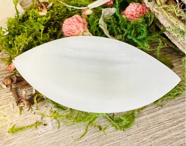 Selenite Charging Bowl (Eye Shape)