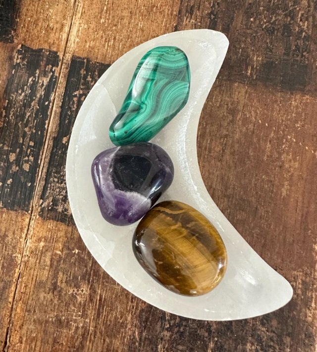 Selenite Charging Bowl (Crescent Shape)